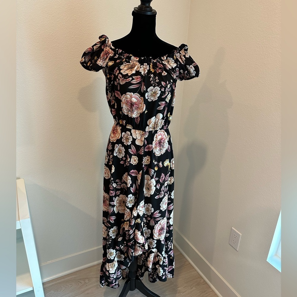 AQUA Black Floral Dress, Size M.